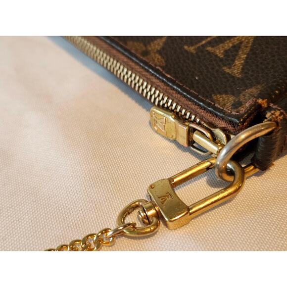 Louis Vuitton Pochette Accessoires Monogram Canvas Shoulder Bag Vintage LV - Picture 10 of 15